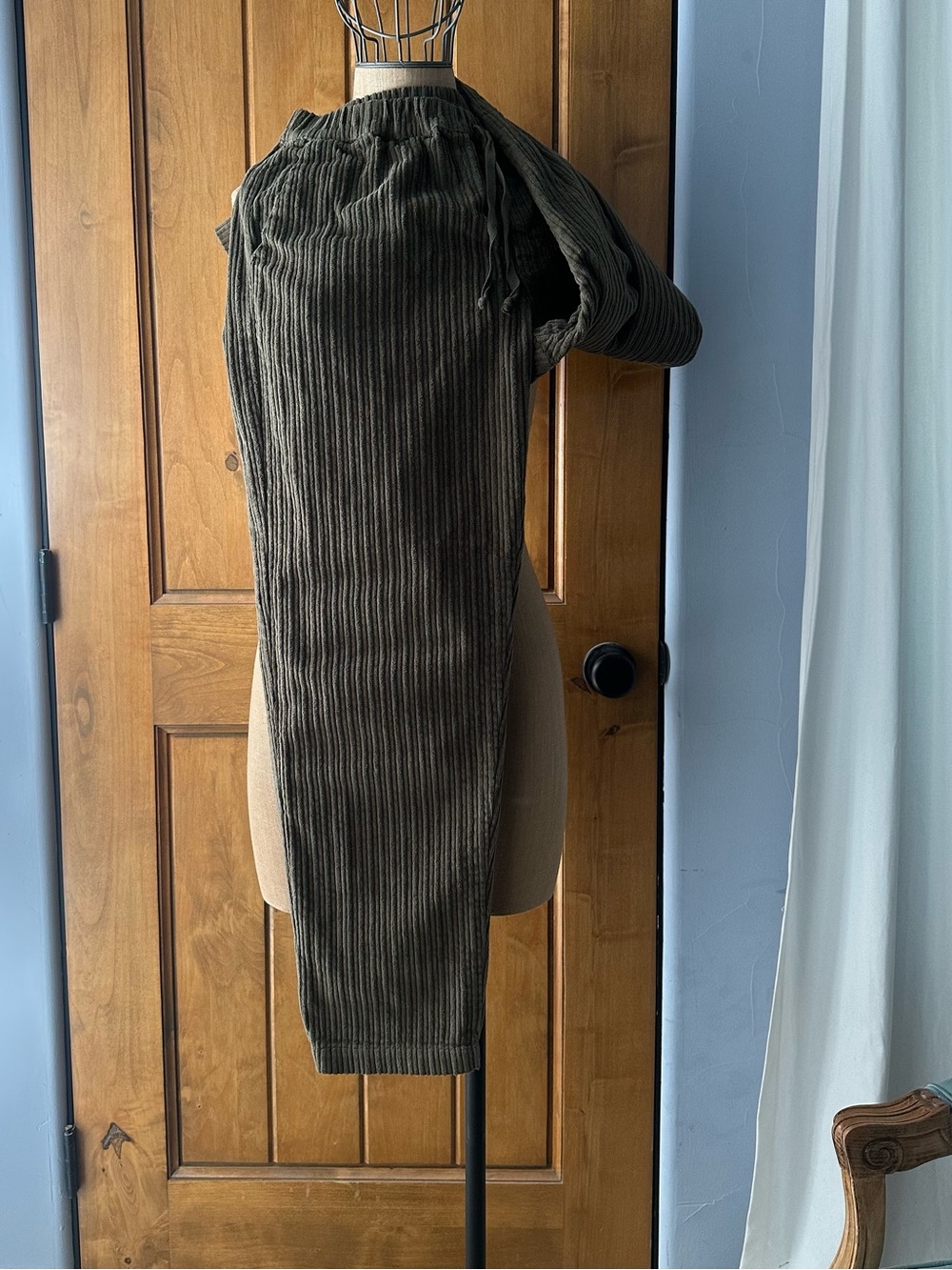 CP Shades Olive Green/Brown Cotton Corduroy Elastic Waist Tapered Pants. EUC